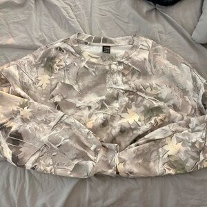 SHEIN Camouflage Leaf Print Crop Top - Gray and Cream